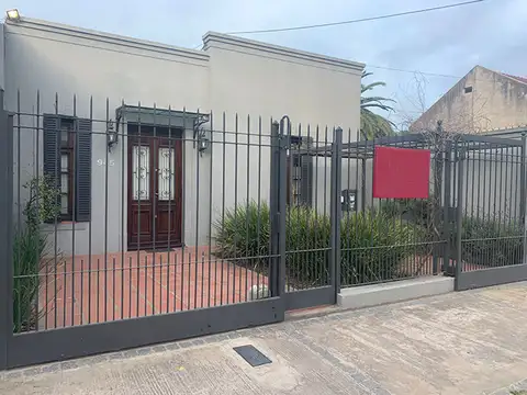 MUY LINDA CASA Y EN IMPECABLE ESTADO 