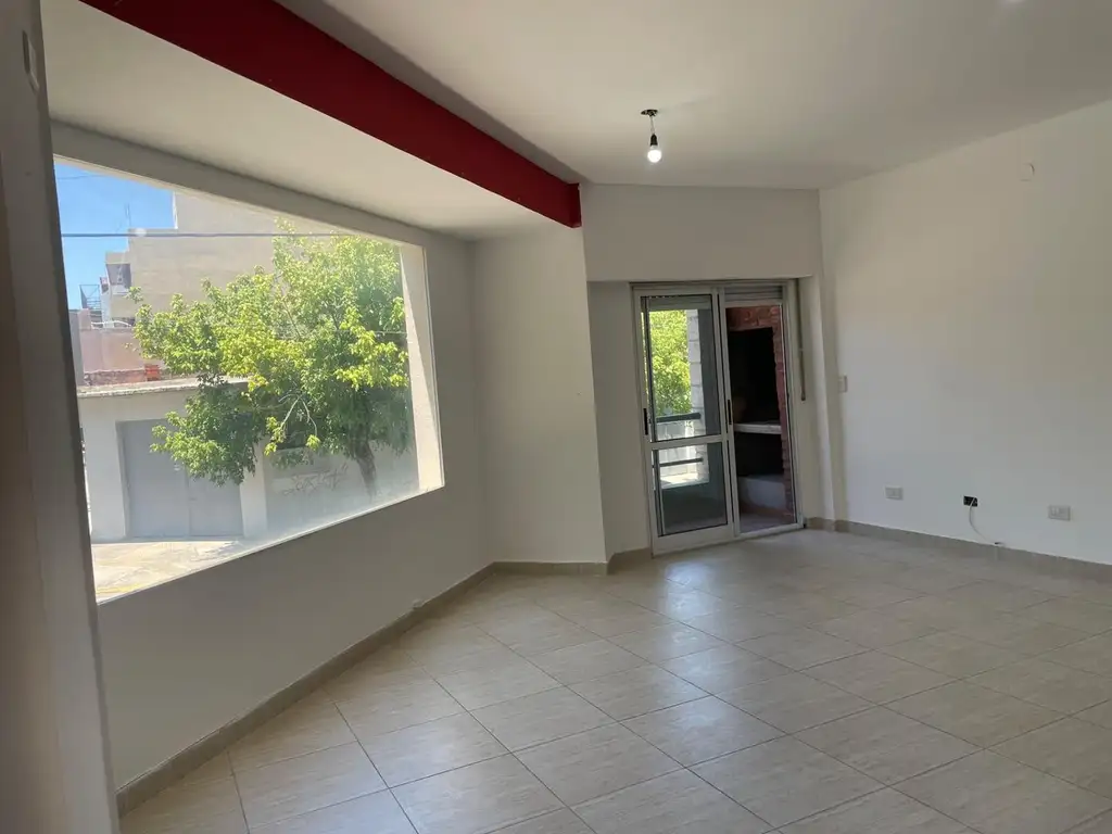 Excelente duplex de 3 ambientes con cochera en Villa Luro