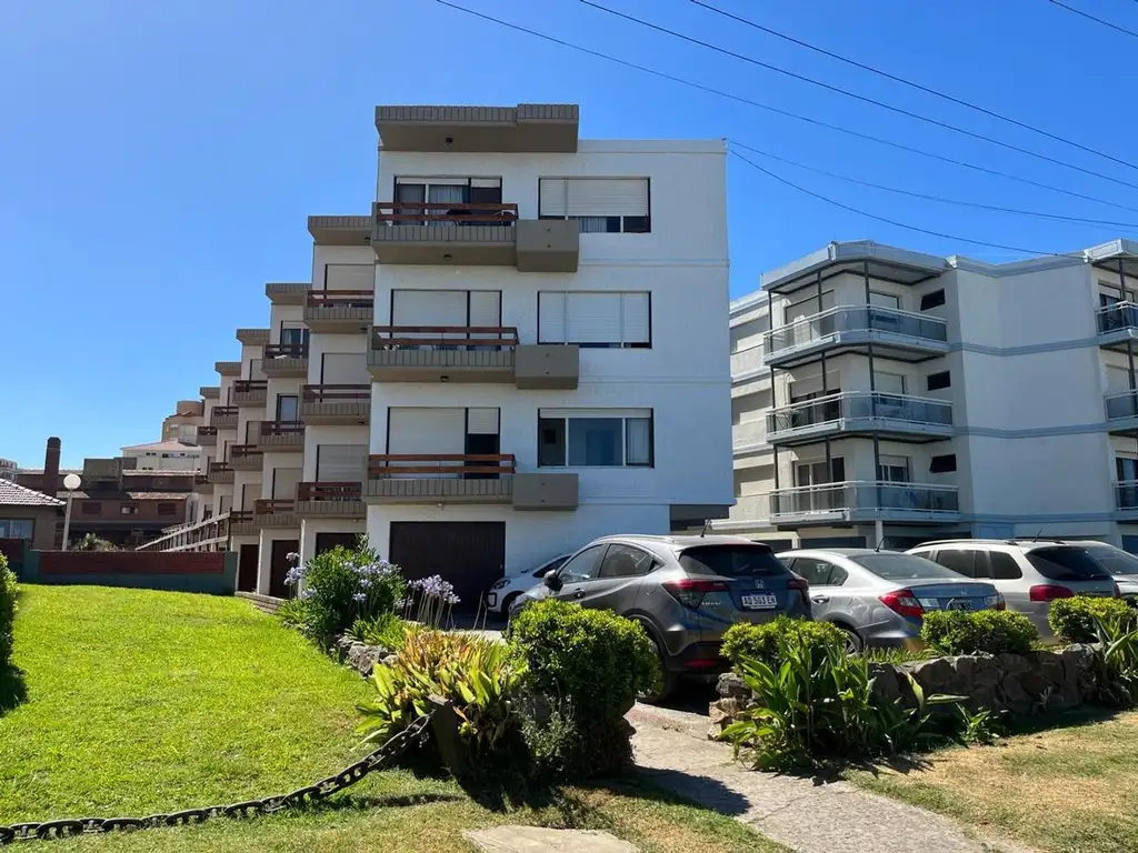 Departamento en edificio Playa con hermosa vista al mar