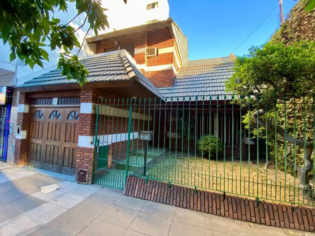 Venta casa de 5 ambientes C/cochera APTO CREDITO