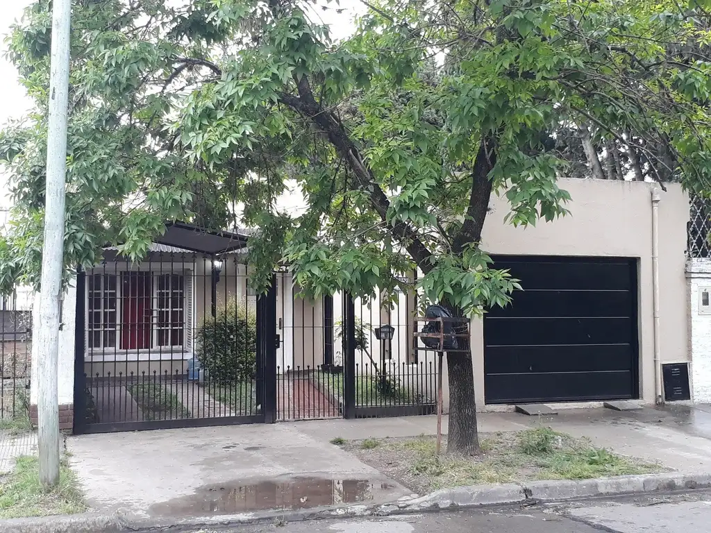 CASA CON PARRILLA QUINCHO Y PILETA Sarmiento al 600 MONTE GRANDE