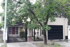 CASA CON PARRILLA QUINCHO Y PILETA Sarmiento al 600 MONTE GRANDE