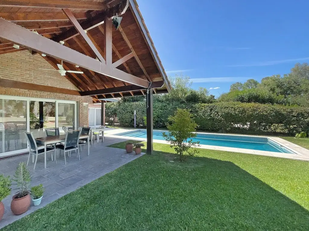 CASA; en venta en Country Club LOS CARDALES.