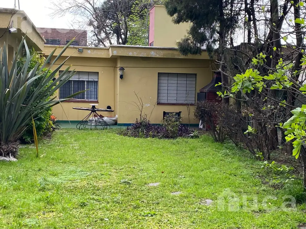 Terreno con Casa y gran jardín en venta en Béccar Alto, San Isidro.