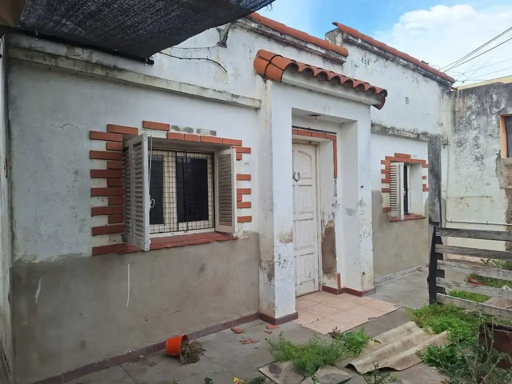 VENTA CASA LOTE 5 AMB A RECICLAR JARDIN LUJAN