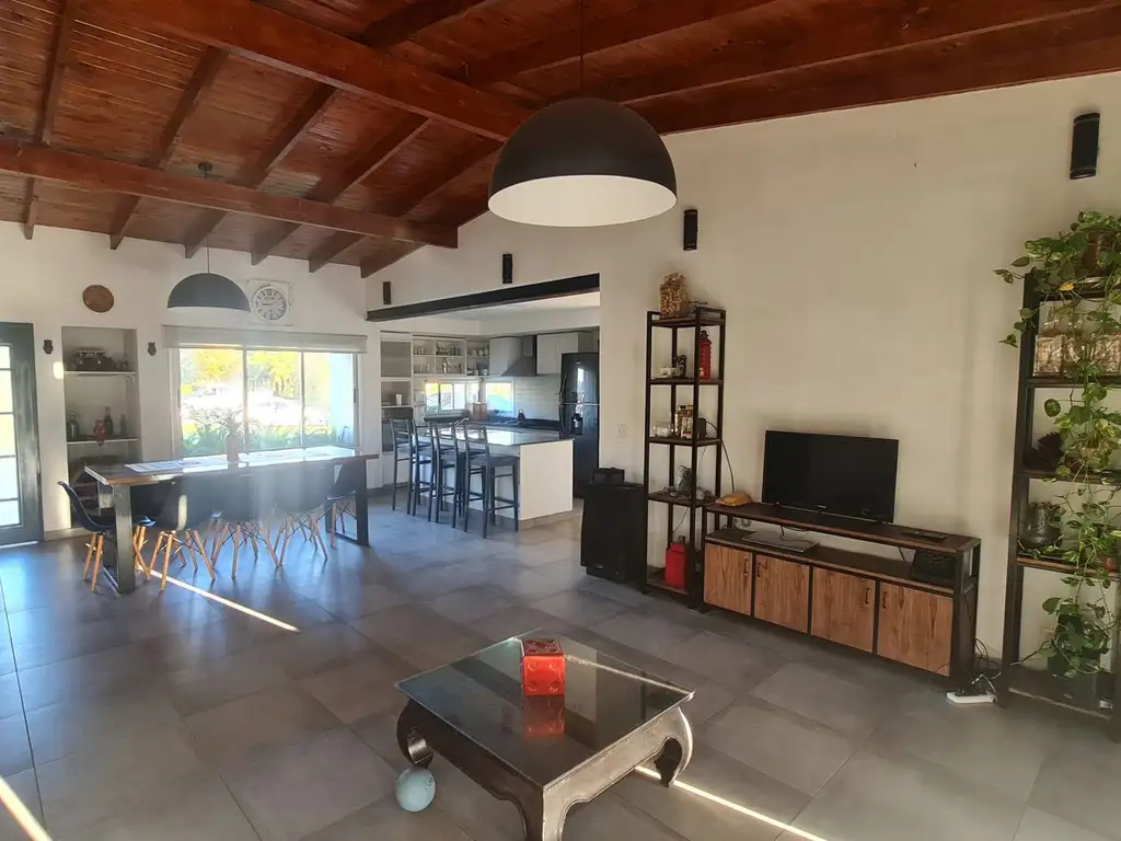 VENTA DE CASA EN CHACRAS DE URIBELARREA