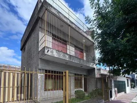 VENTA EXCELENTE CASA DE 4 AMB, JOSE LEON SUAREZ