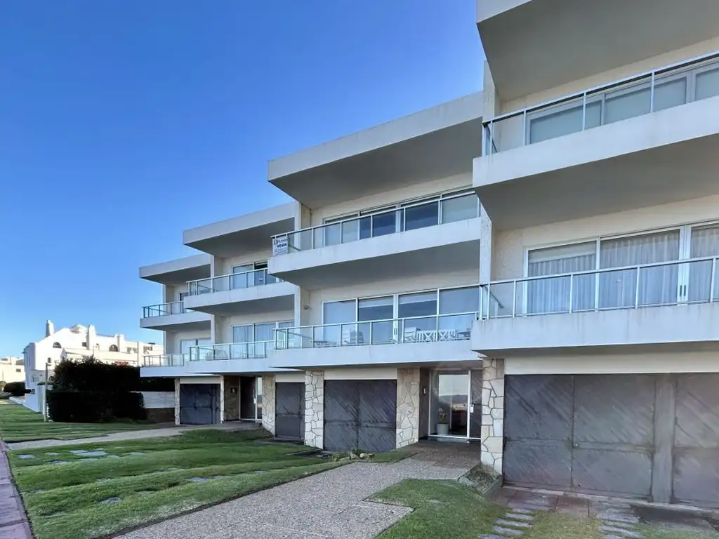 Apartamento 2 dormitorios frente al mar en Punta del Este