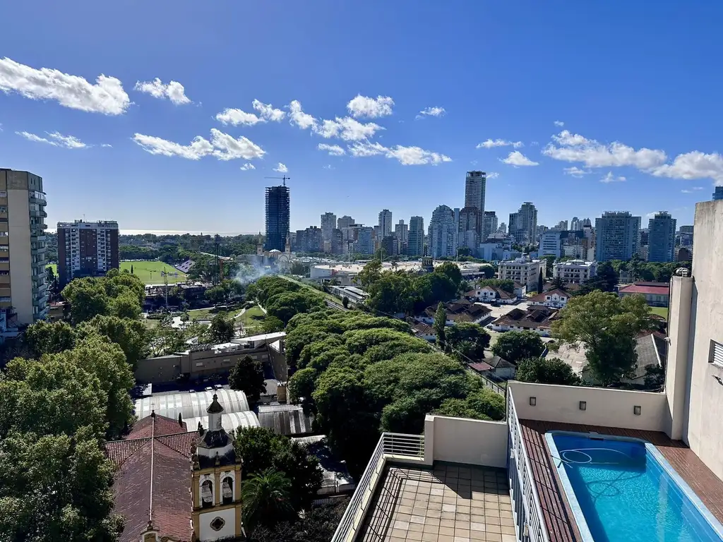 Único depto en torre piso 15 con espectacular vista al Río. Todo externo. Jardin y pileta en PB.