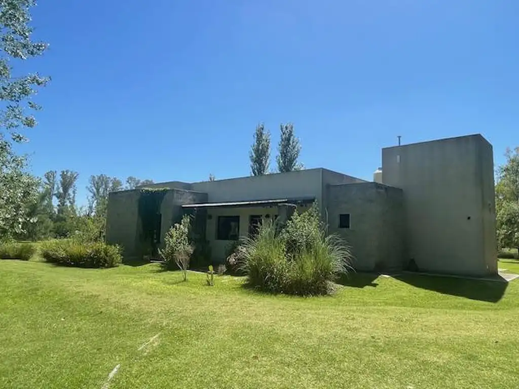 CASA EN VENTA CON GRAN LOTE, CLUB DE CAMPO EL MORO, MARCOS PAZ