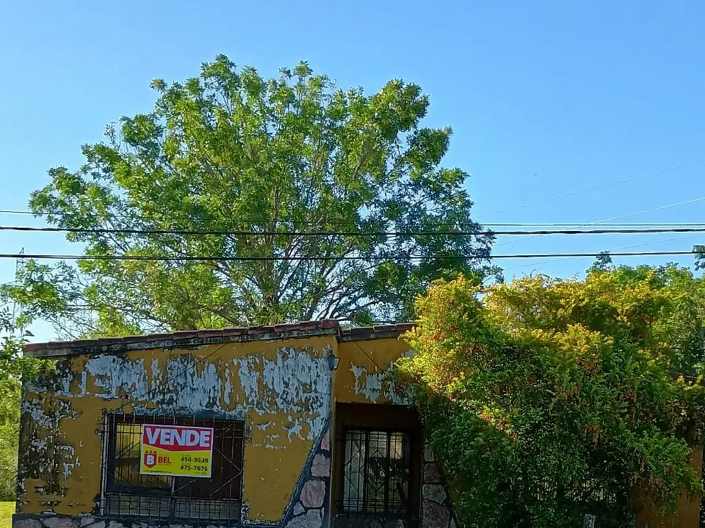 Gran terreno en esquina acceso principal Makallé