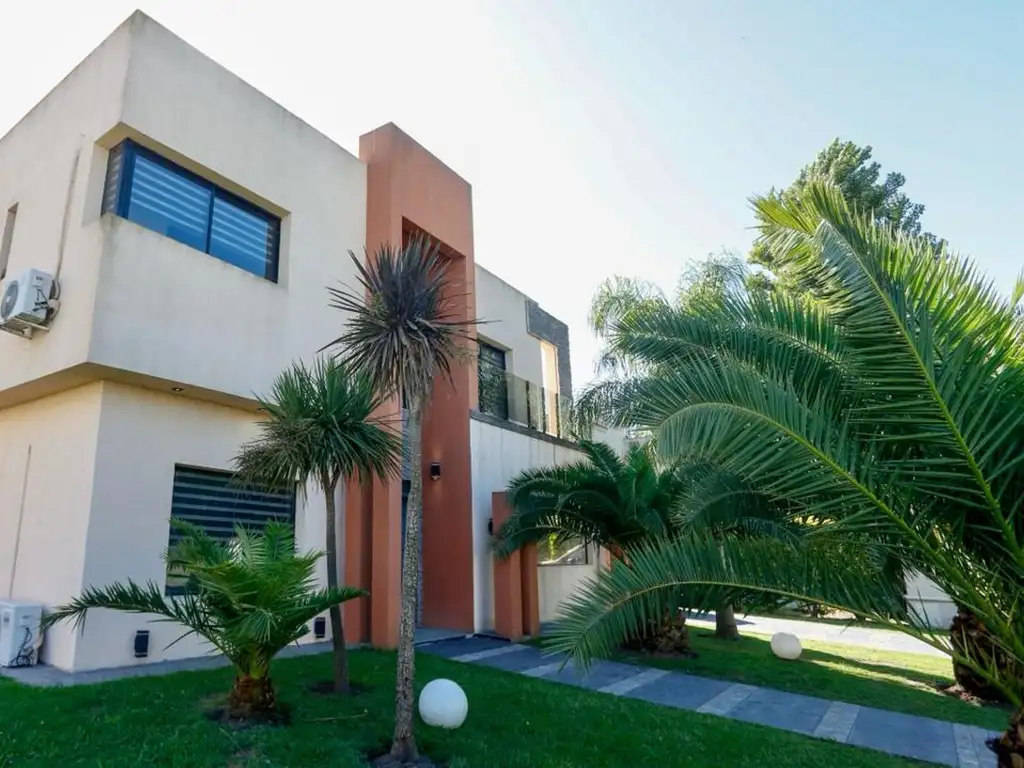 CASA 5 AMBIENTES EN VENTA EN SAN ELISEO GOLF