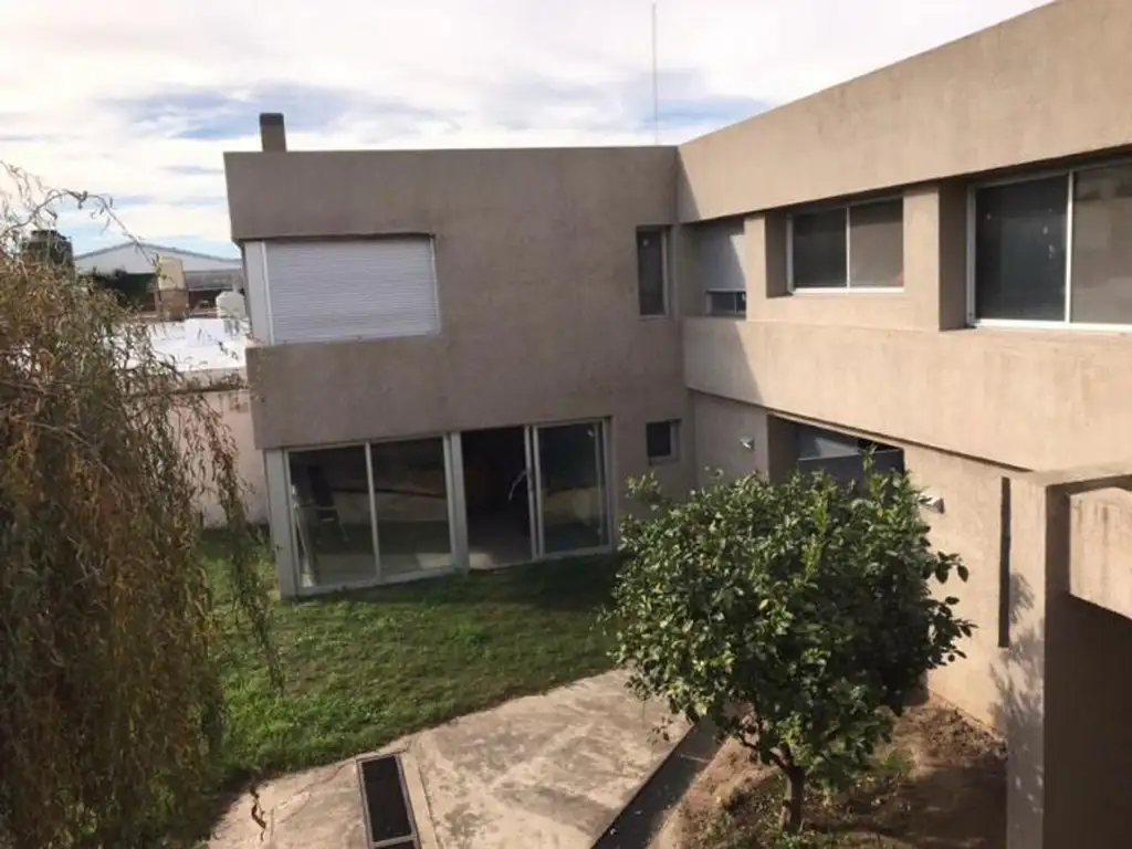 VENTA CASA TALLERES ESTE TRES DORM GALPON 460M2