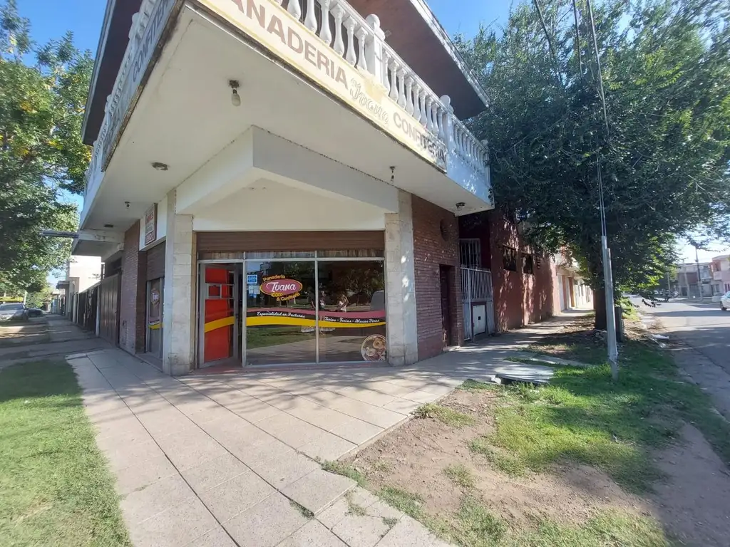 VENTA LOCAL EN ESQUINA BERAZATEGUI-oportunidad