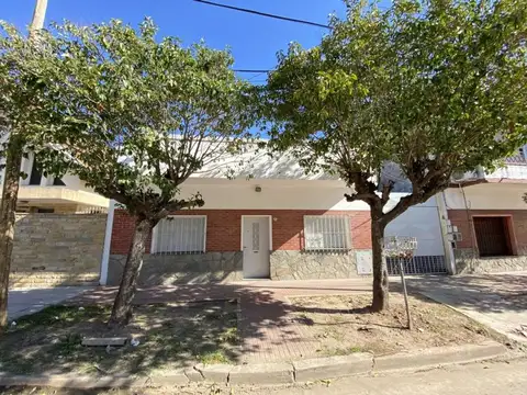 CASA CON GRAN GALPON  Y TERRAZA!