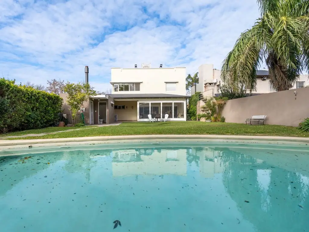 Casa Venta 15 años 6 ambientes, Norte, 2 cocheras, Larrea 900, Funes