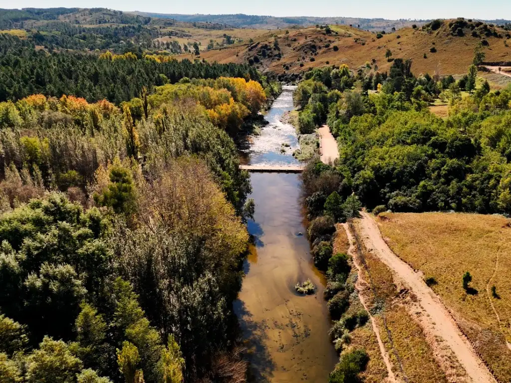 Magnificas fracciones de 3 HA. Con Costa de Arroyo y bajada al Río. San Miguel de los Rios.