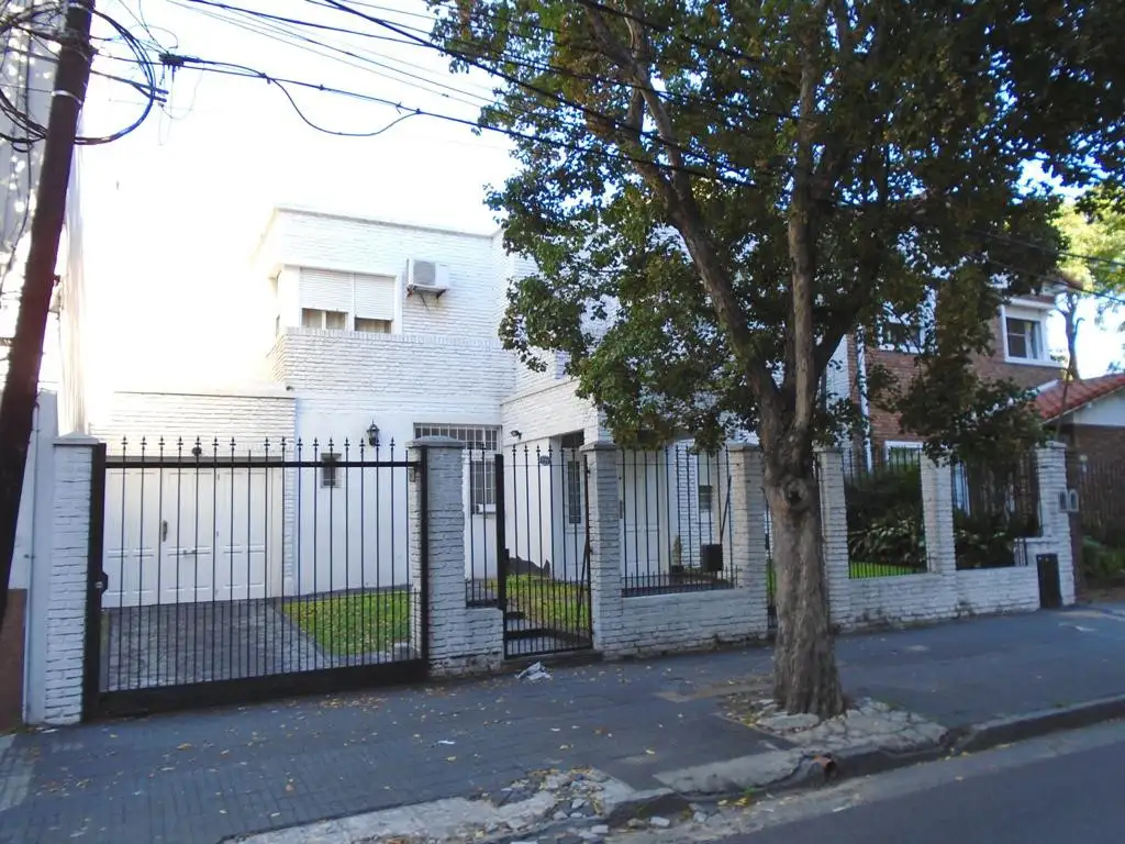 VENTA CASA 4 AMBIENTES EN OLIVOS