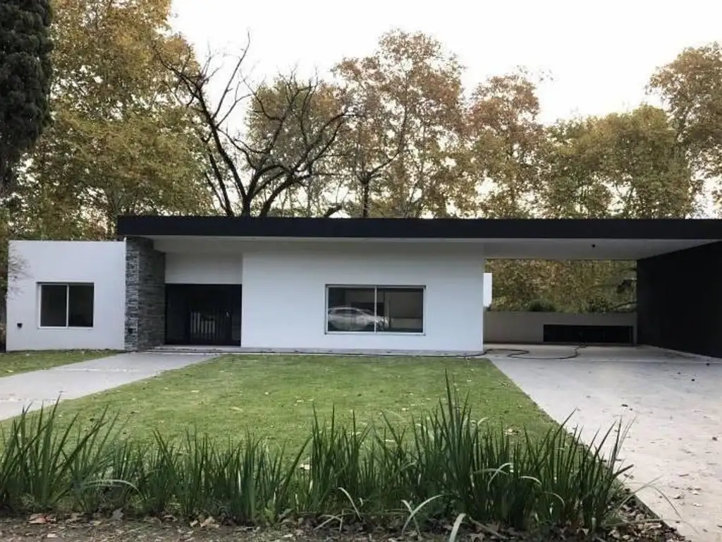 CASA MINIMALISTA DE 4 AMBIENTES EN CLUB DE CAMPO LOS PINGUIN