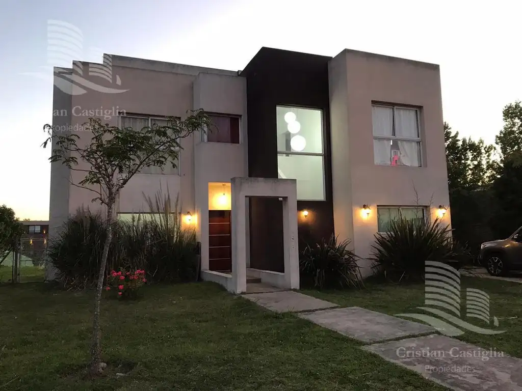 Venta - Casa 5 Ambientes a la Laguna - San Marco, Villanueva, Tigre