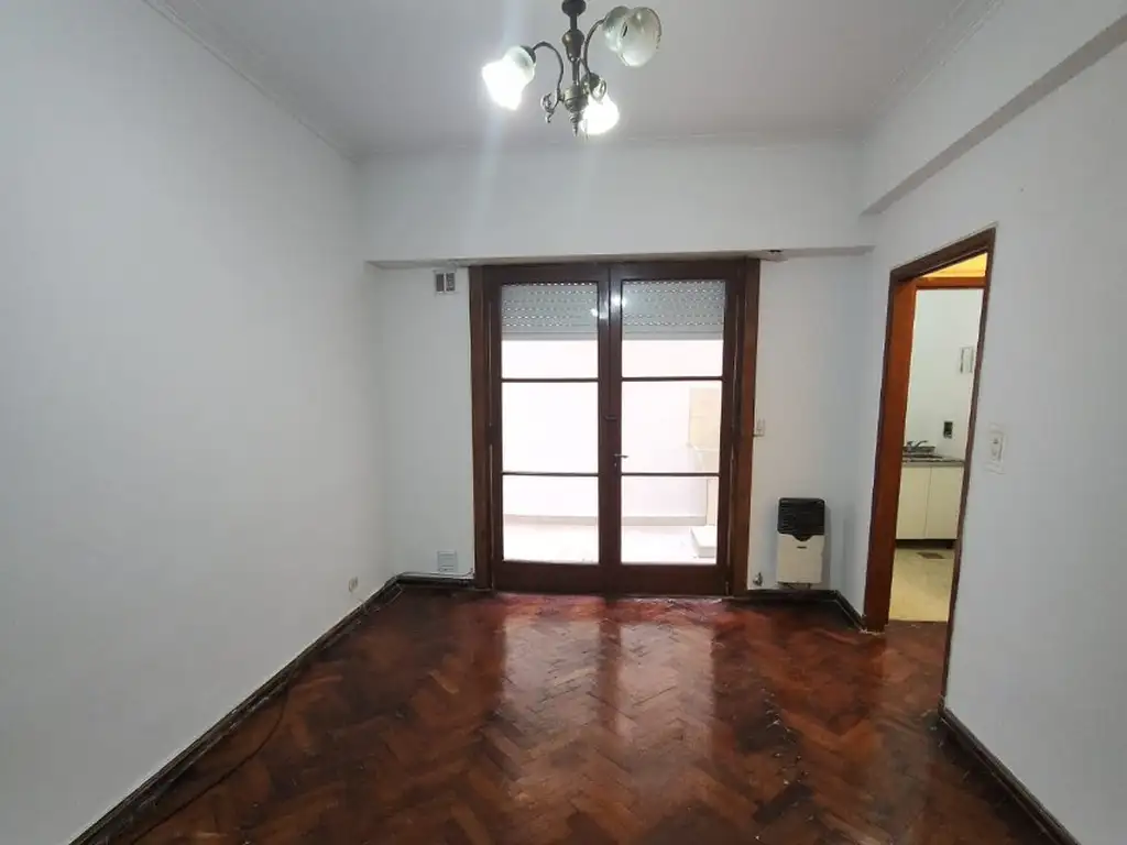 Venta depto 2amb con patio en muy buen estado. Excelente ubicación