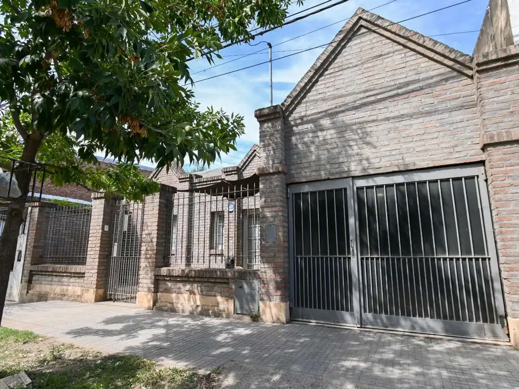 Casa Venta 13 años 4 ambientes, 2 cocheras, 167m2, Beruti 5400, Santa