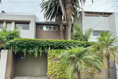 CASA SUPER ESPECIAL, MODERNA, CON TODO EL ENCANTO DEL BAJO DE SAN ISIDRO.