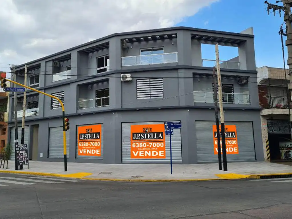 Local Comercial en Esquina S/ Avenida 143 m² Cub - San Justo