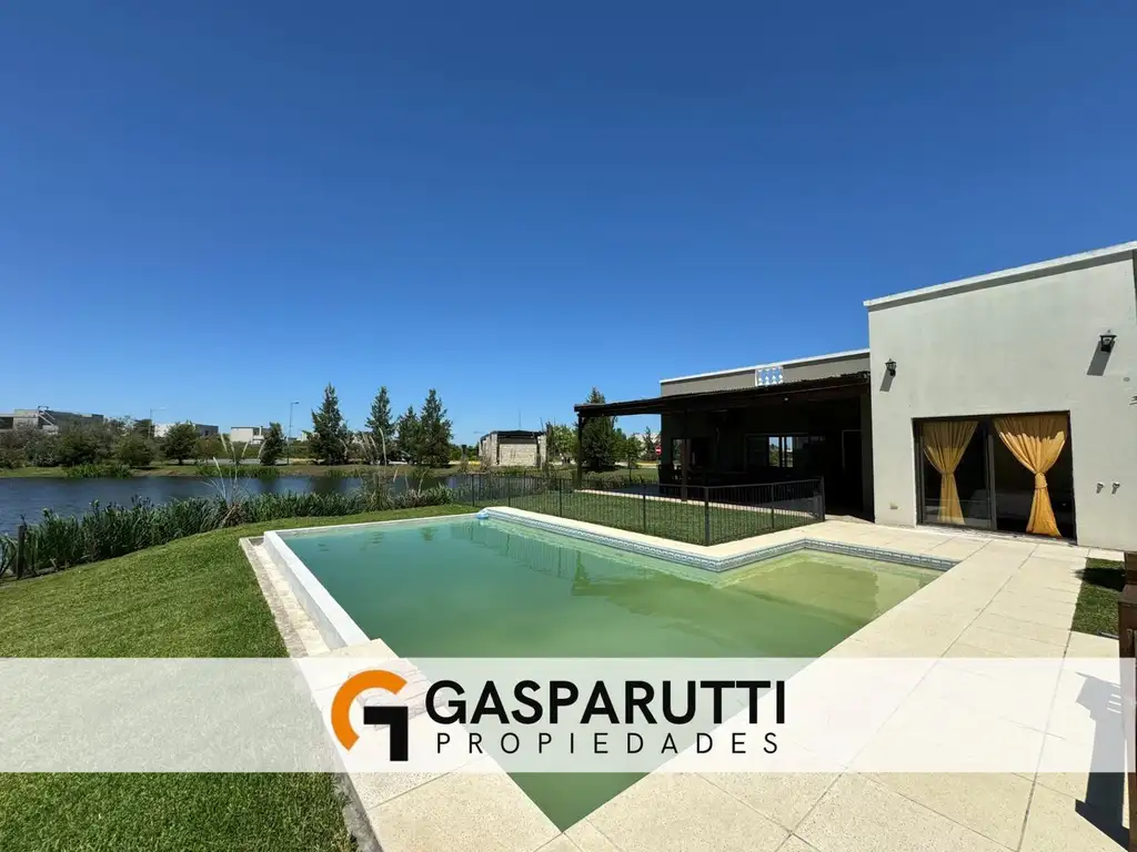 Casa en Venta con Pileta con Espejo de Agua! El Cantón Golf