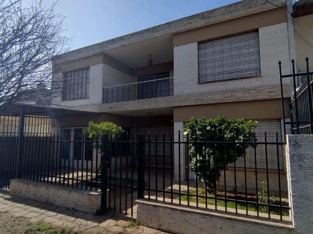 VENTA CASA 6 DORMITORIOS 2 COCHERAS LOS PARAISOS