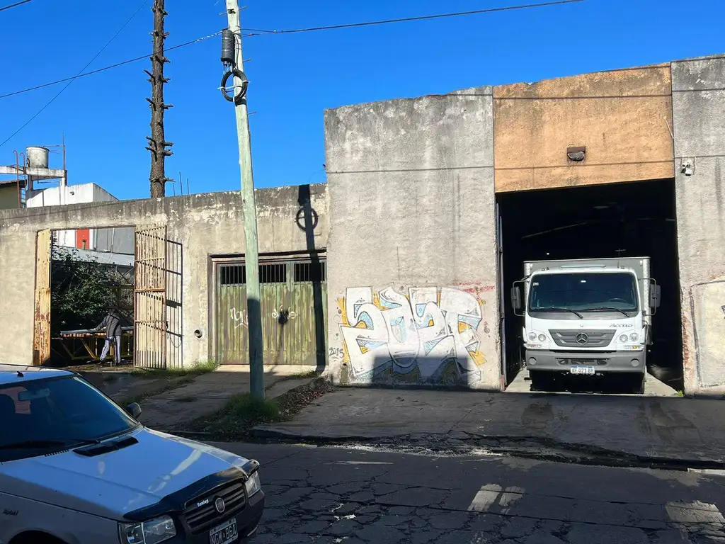 OPORTUNIDAD Venta Galpon Industrial sobre Calle Combet Jose Leon Suarez San Martin