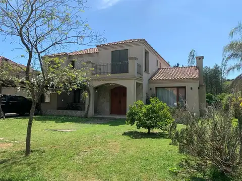 CASA EN VENTA EN LA PEREGRINA