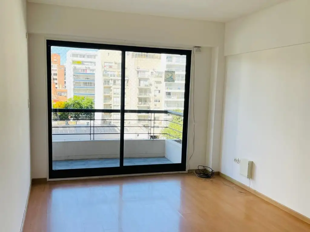 EXCELENTE DEPARTAMENTO 3 AMBIENTES CON BALCON.