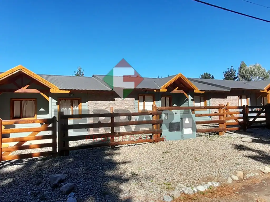 Hermosa casa de tres dormitorios con jardín parquizado- A ESTRENAR!