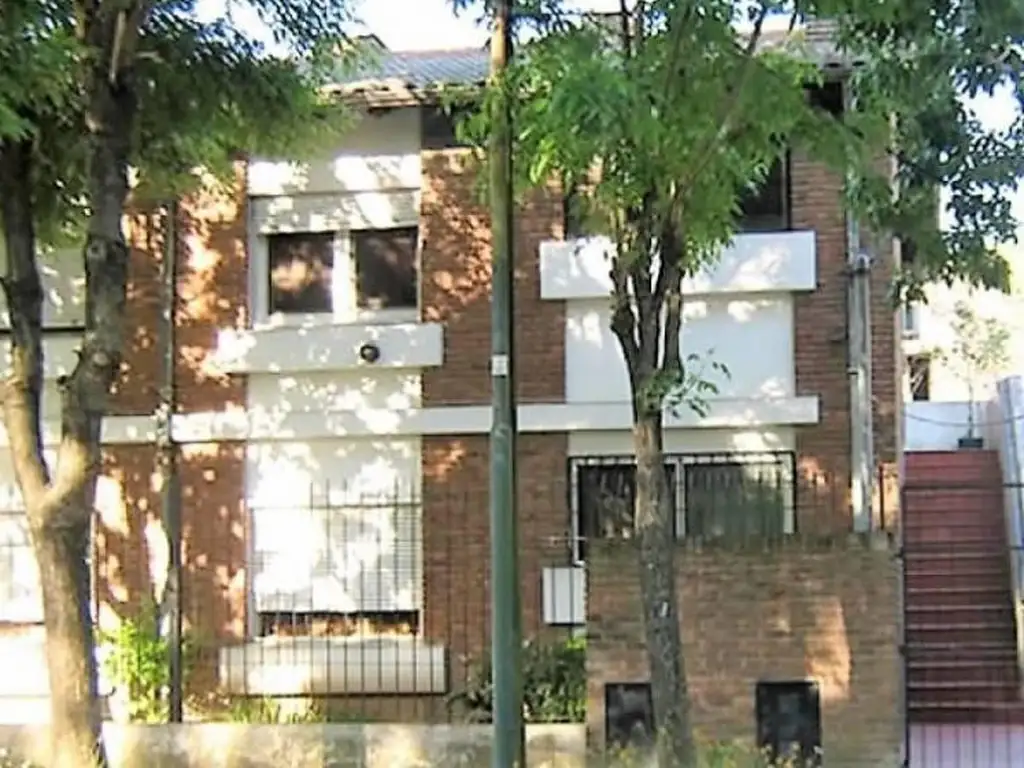 VENTA DEPARTAMENTO  3 AMBIENTES CON COCHERA Y BAULERA EN SAN ISIDRO