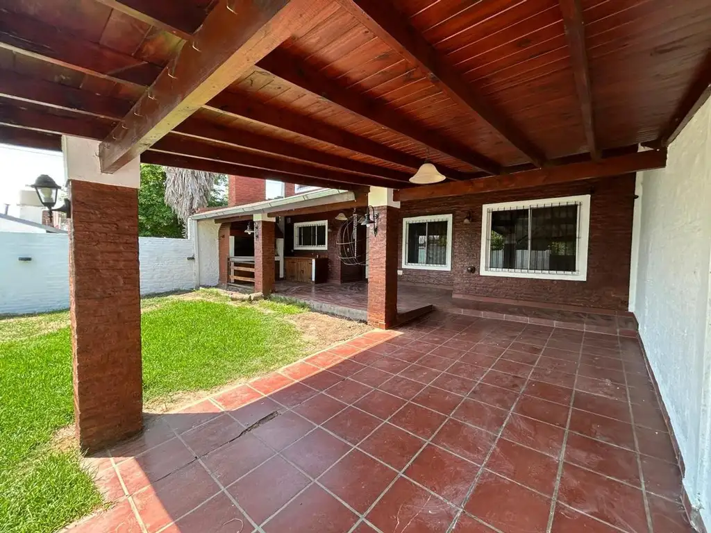 Casa en venta Escobar centro, Tres dormitorios.