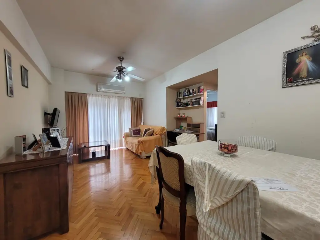 Av. Corrientes al 2100 - Depto 3 amb. en venta, Barrio de Balvanera - Balcon, excelente estado!