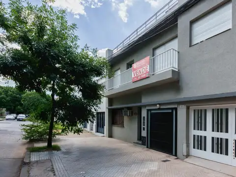 Casa venta barrio Cinco Esquinas 2 dormitorios terraza cochera parrillero reciclada