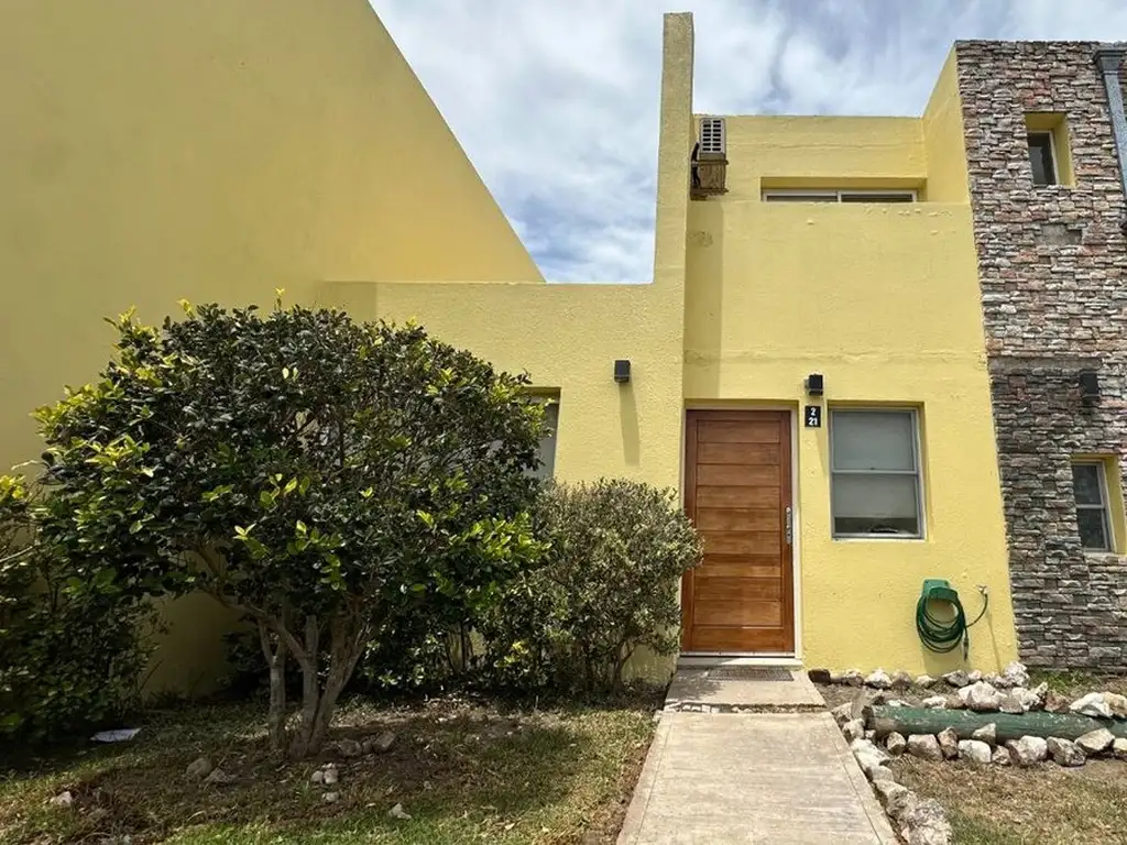 CASA 4 AMBIENTES EN VENTA MONTE GRANDE