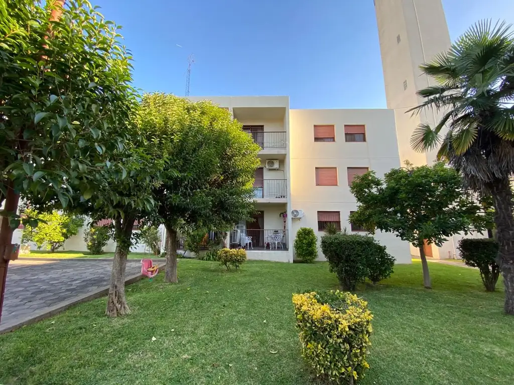 VENTA DEPTO 3 AMB EN MARTINEZ C/JARDIN Y COCHERA.