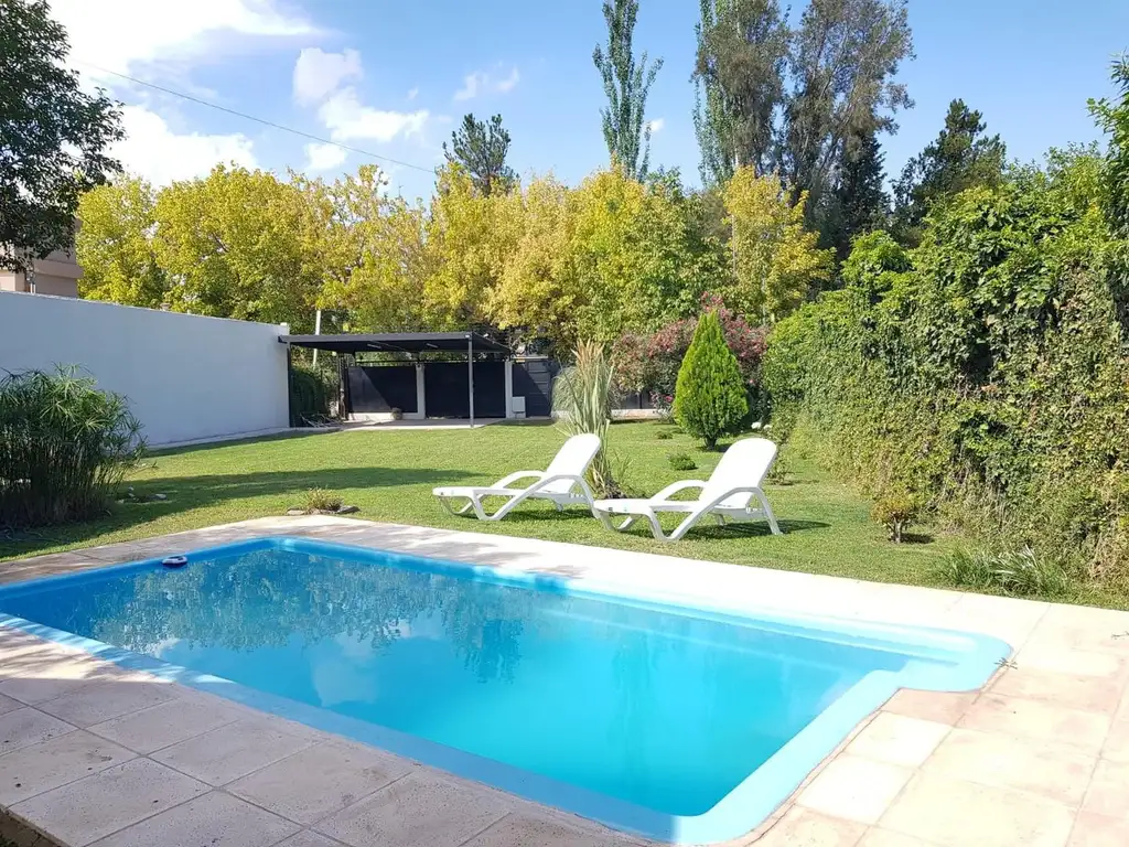 CASA EN CHACRAS DE CORIA CON PISCINA