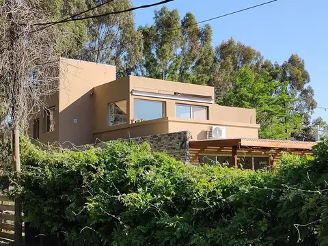 Casa en Venta - 5 dormitorios - USD 380.000