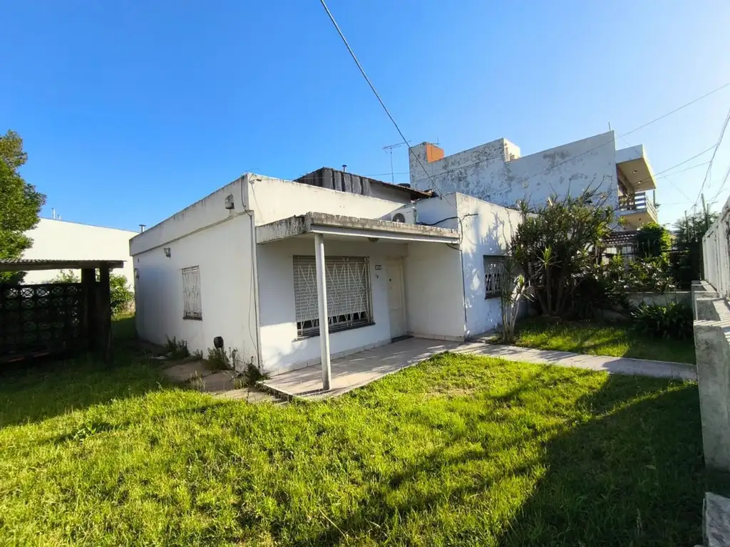 VENTA BURZACO - CASA C/JARDIN a REFACCIONAR