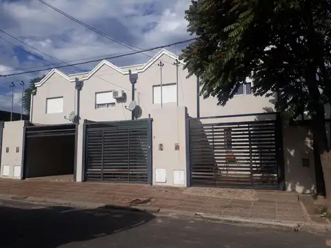 SE VENDE DUPLEX  EN VALLE MARIA, 2 DORMITORIOS CON COCHERA