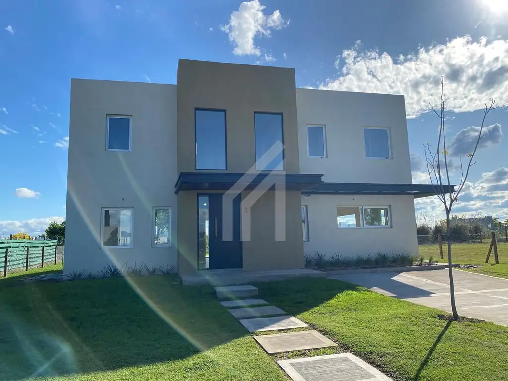 VENTA - CASA A ESTRENAR DE 3 DORMITORIOS - PUERTOS -CEIBOS