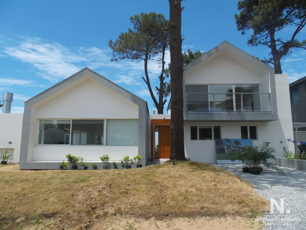 Casa de Cinco Dormitorios en Jose Ignacio - Barrio Privado Pinar del faro