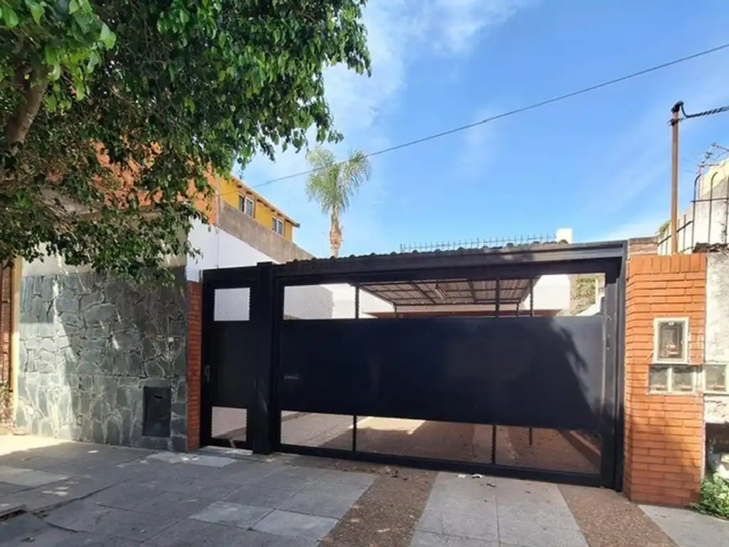 VENTA CASA CON GALPON VILLA LYNCH