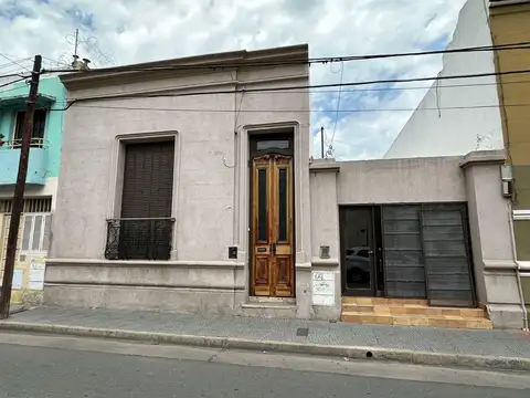 CASA USO COMERCIAL + LOCAL INDEPENDIENTE