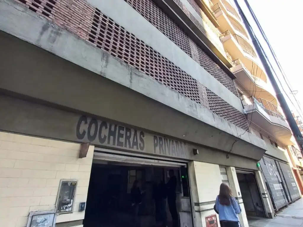 Venta de cochera en el barrio de Flores