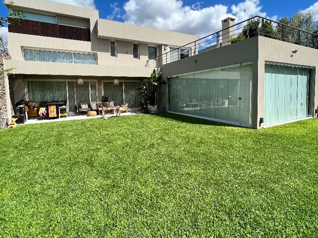 Hermosa casa en Barrio La Lomada